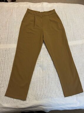 Old Navy Women’s Khaki Straight Leg Dress Pants - Pleated Front Size M